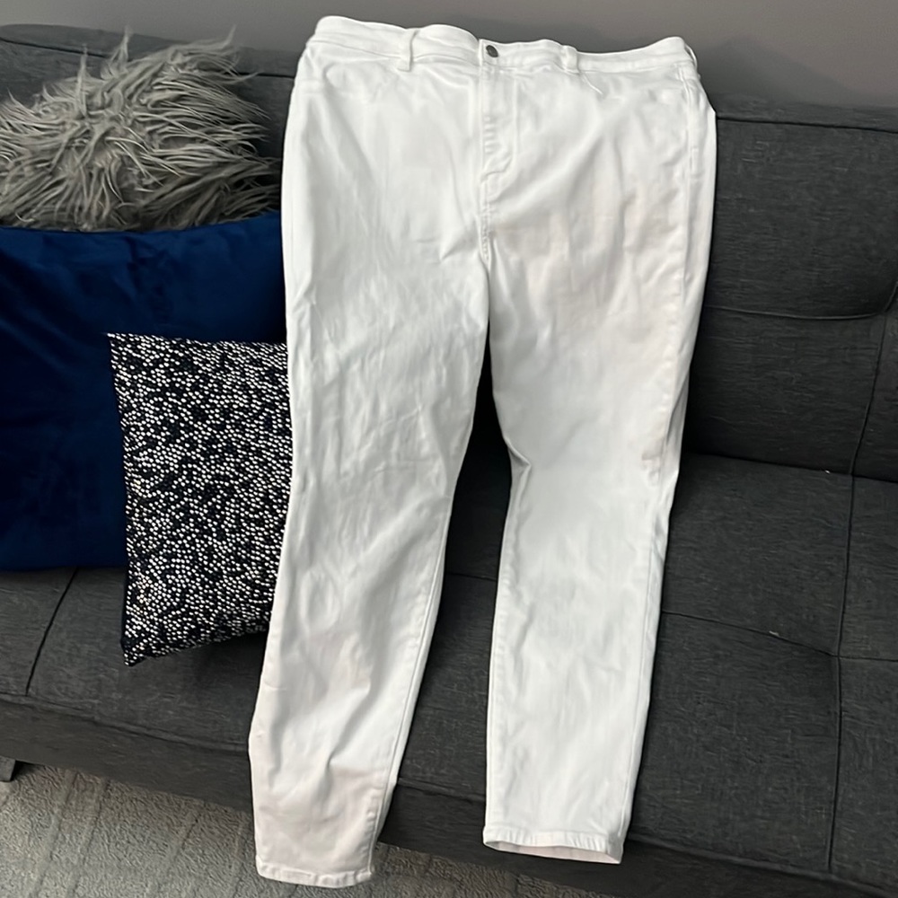 Womens white American eagle stretch Jeans